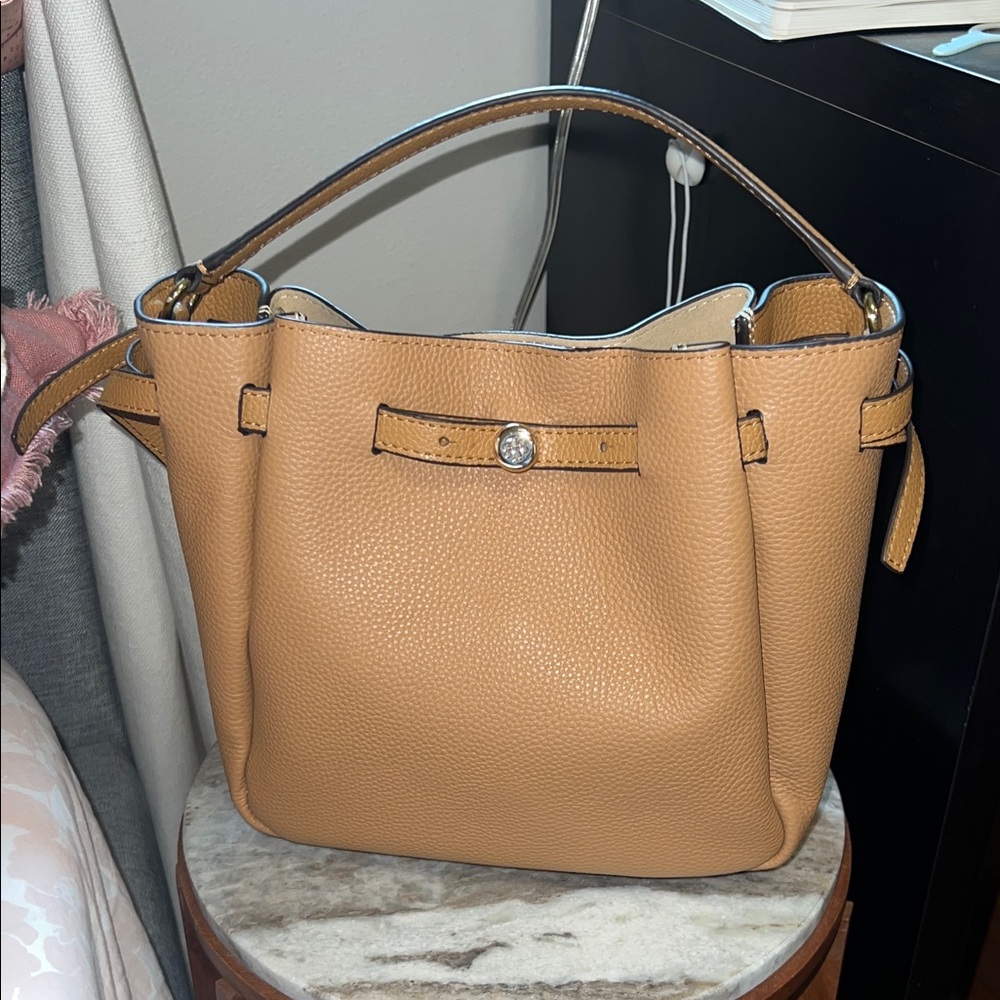 Tory Burch ] Romy Pebbled Leather Bucket Bag 👜